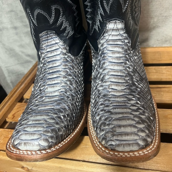 Square - Picture 4 of 15